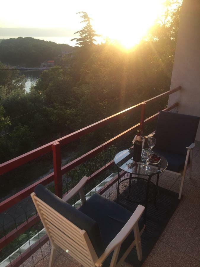 Apartman Cvenkica Omisalj Bagian luar foto