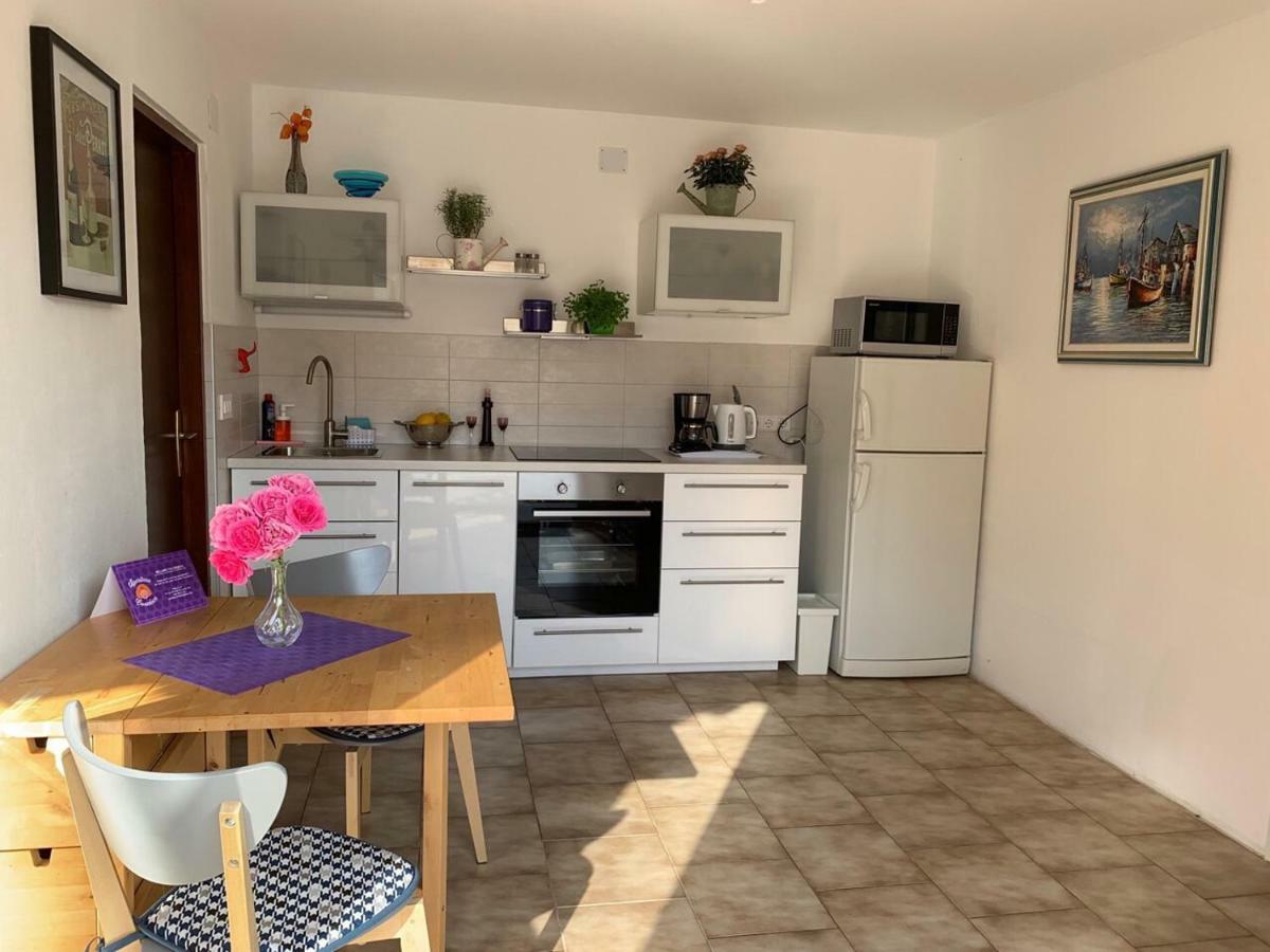 Apartman Cvenkica Omisalj Bagian luar foto